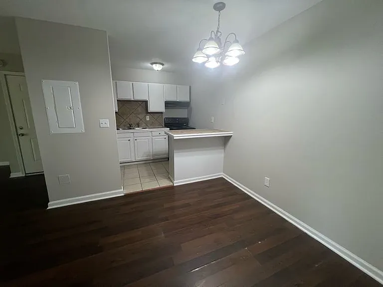 2711 Fairlee Dr. — Photo 4