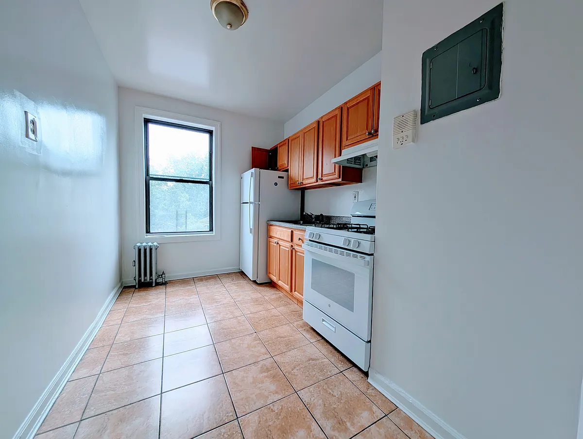 Building Photo - 2121 Foster Ave #8