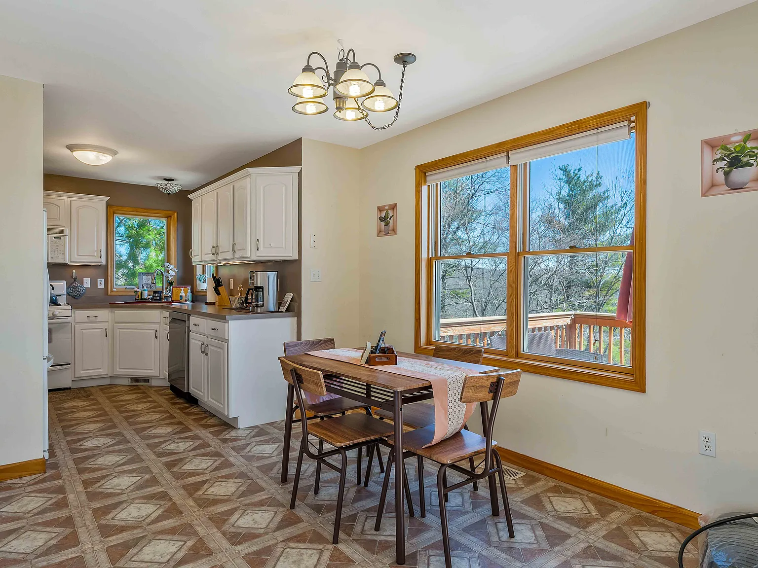 4 bed, 2700 sqft, $3,500 — Photo 4