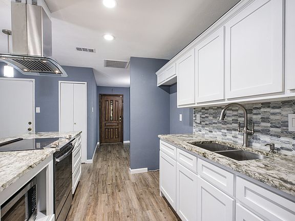 5th image of 5917 Martie Ln