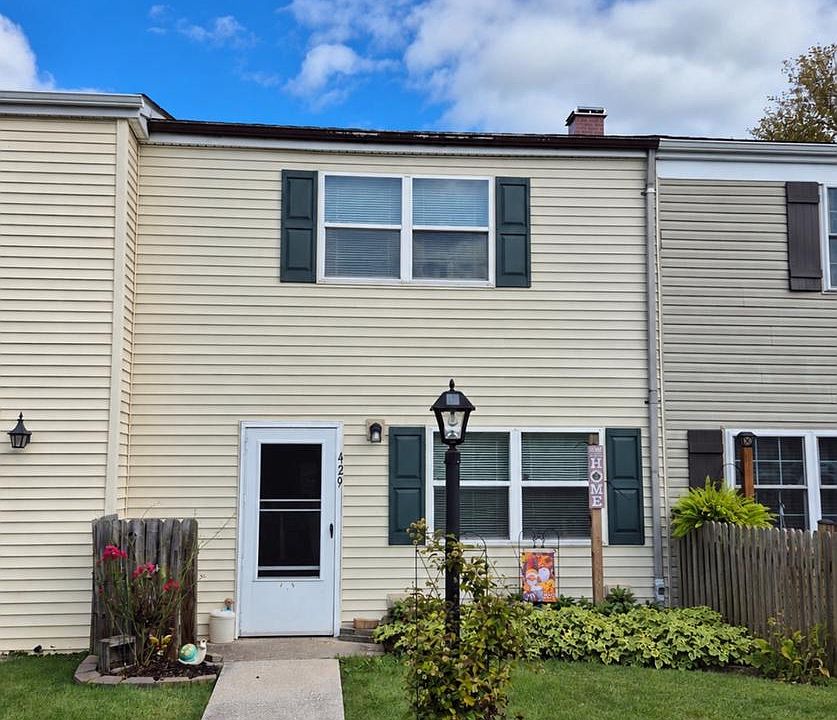 1st image of 429 Clover Ct
