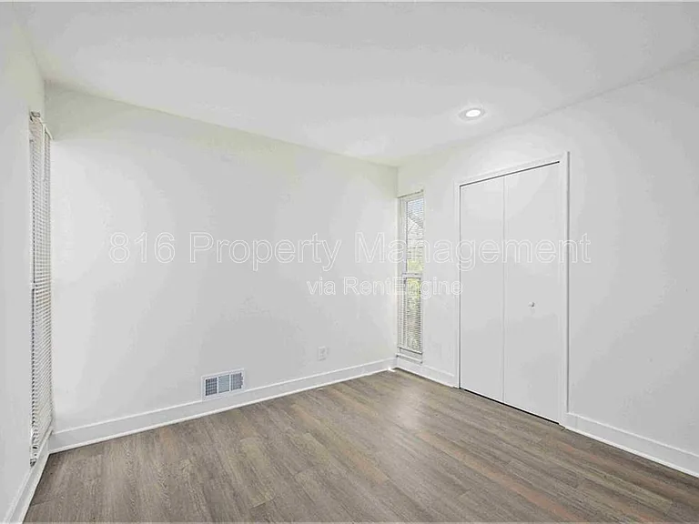 11220 College Ave #11218 — Photo 5