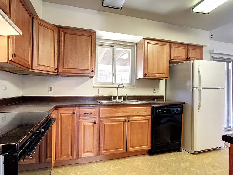 2911 S Clarkson St — Photo 14