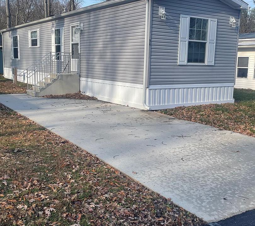 1st image of 94 White Oak Dr