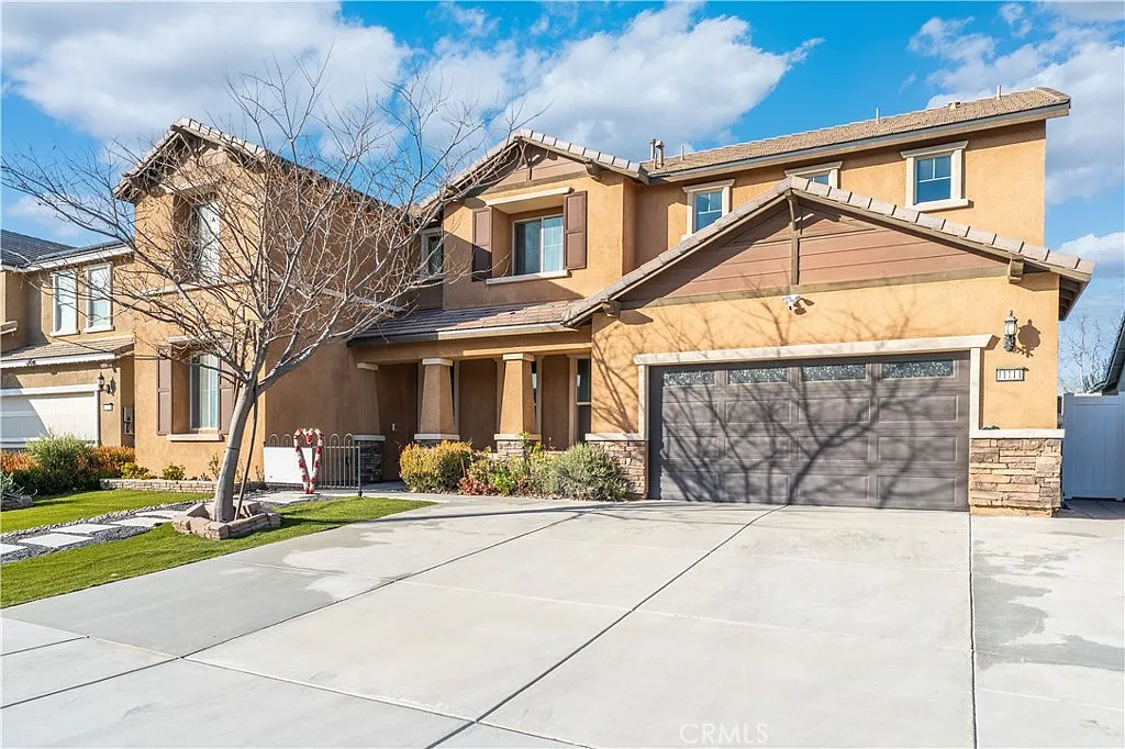 7 bed, 5.0 bath, 4100 sqft, $4,990 — Photo 1