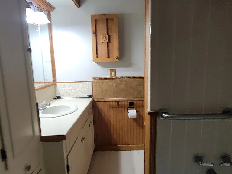 1204 Lakeside Dr W — Photo 8