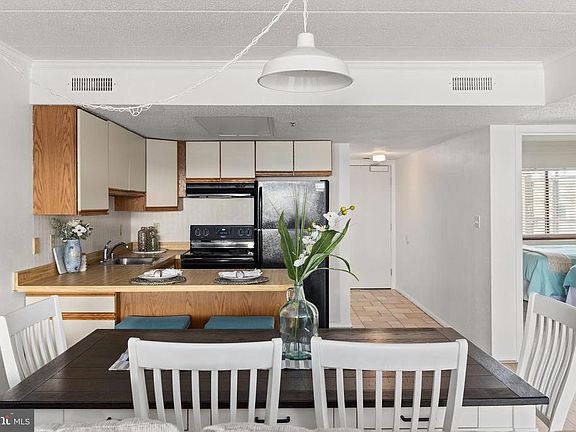 5th image of 3 35th St Unit 107