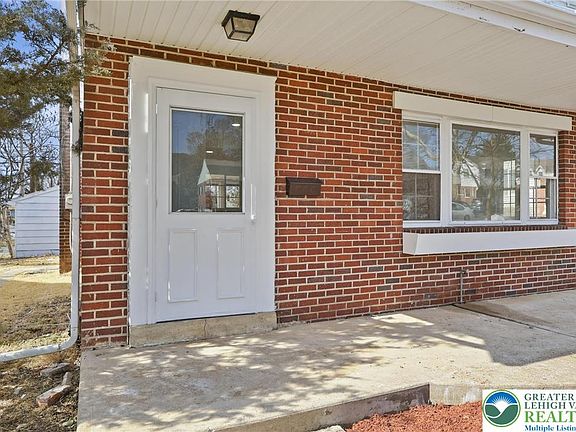3rd image of 935 Buttonwood St