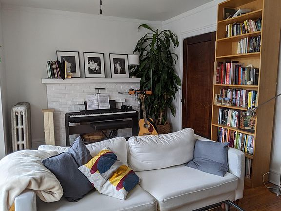 2nd image of 4899 N Hermitage Ave APT 2