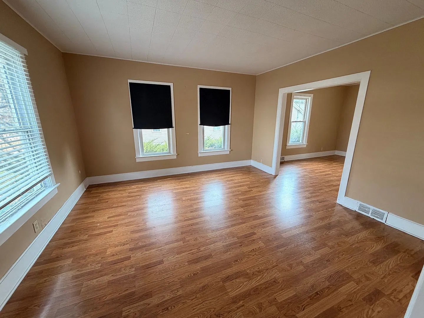 Spacious 3-Bedroom Home with 2-Car Garage & Central Air — Photo 3