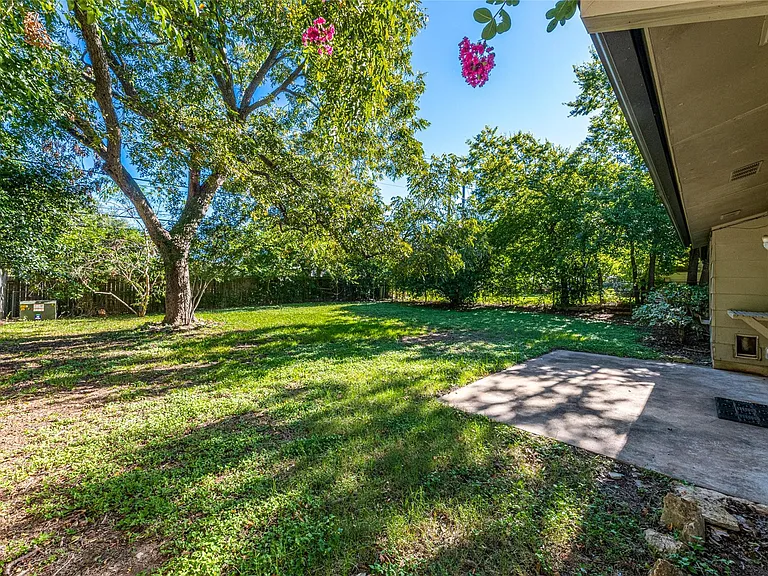 7000 Whispering Oaks Dr — Photo 15