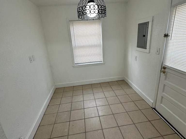 7600 High Dr — Photo 4