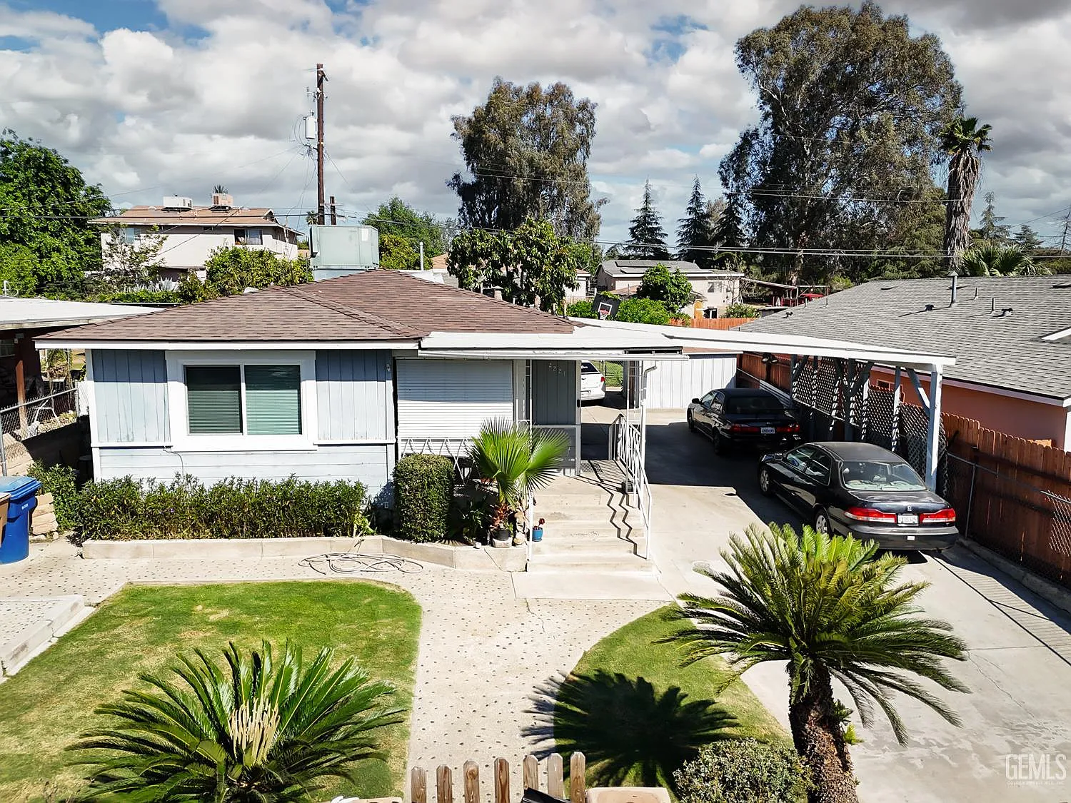 2221 Robinson St photo 1