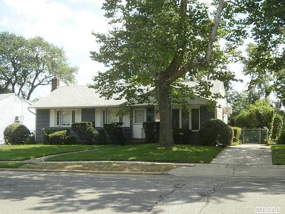 2nd image of 933 Lynn Dr