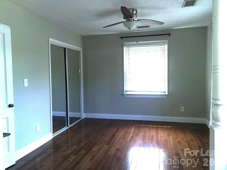 557 Wakefield Dr #D — Photo 7