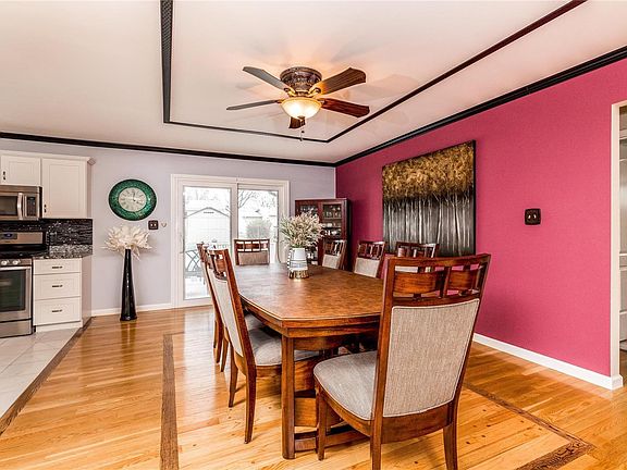 3rd image of 831 Lamplight Ln