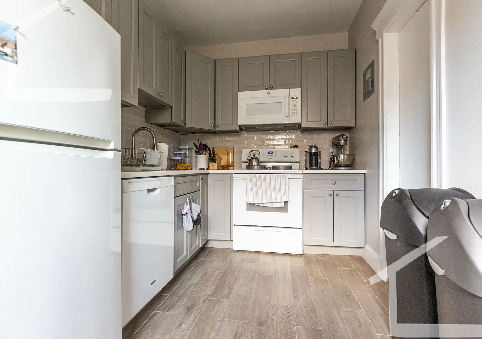 Charming 1 Bedroom-No Broker Fee — Photo 1