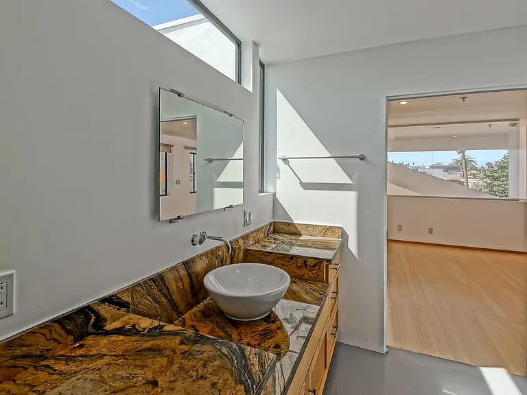 522 Grand Blvd — Photo 37