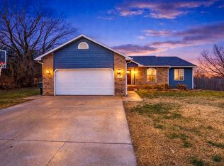 407 N Kansas St, Haven, KS 67543