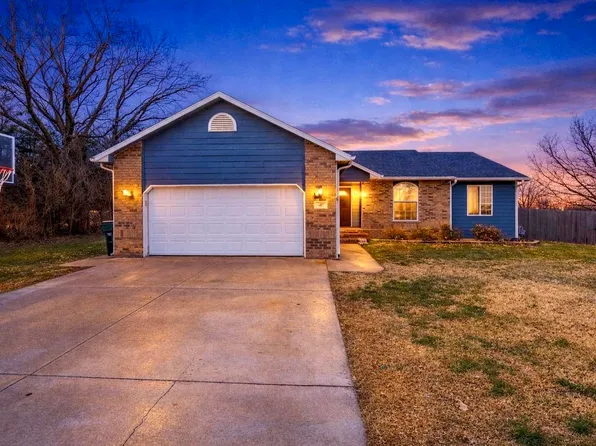 407 N Kansas St, Haven, KS 67543