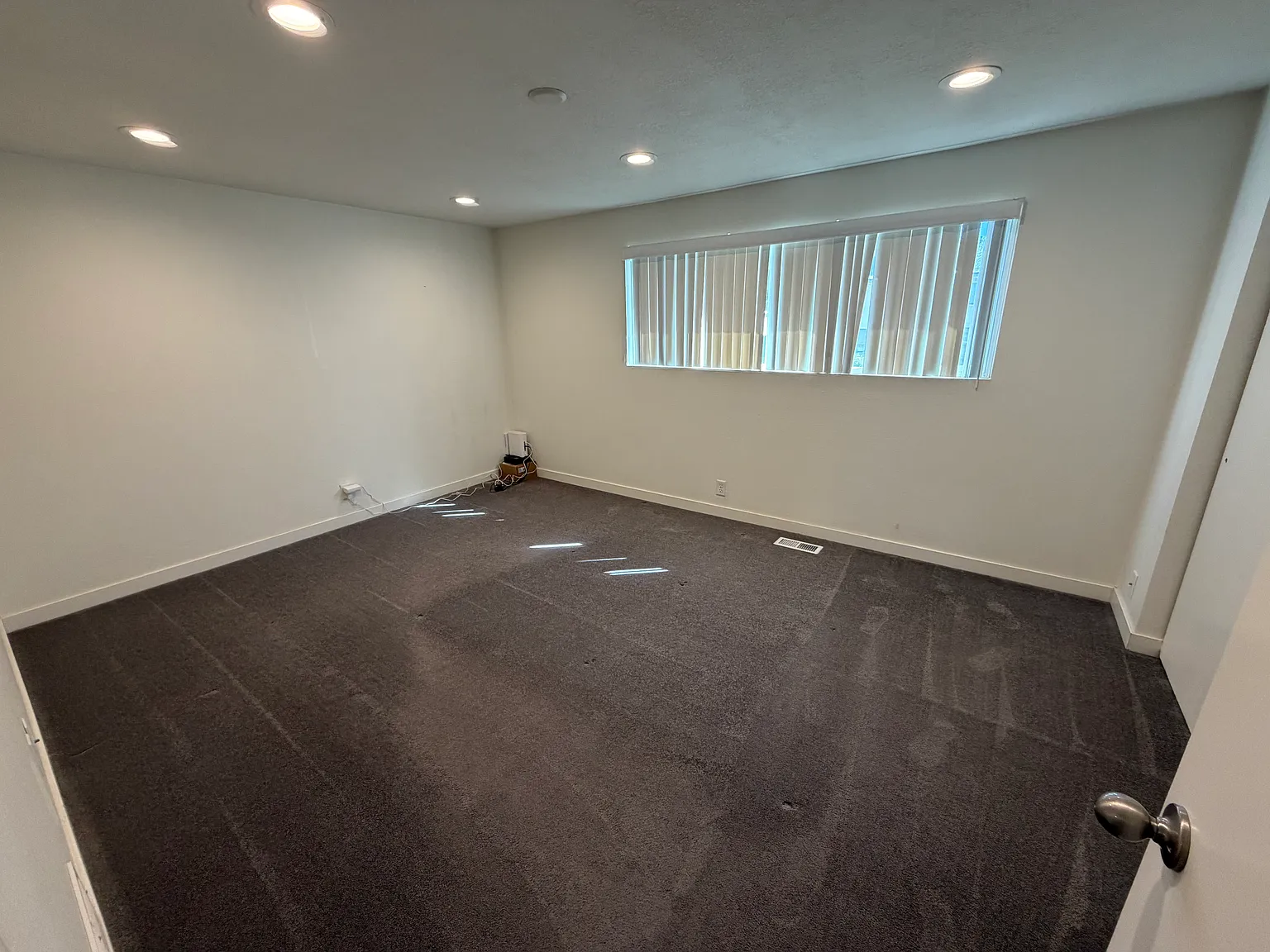 4 bed, 1988 sqft, $2,300 — Photo 3