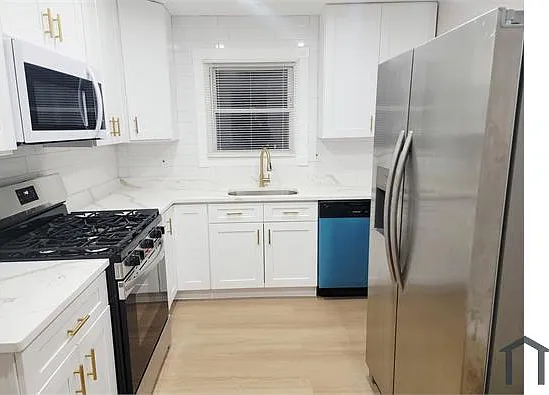 5 bed, 1432 sqft, $3,400 — Photo 1
