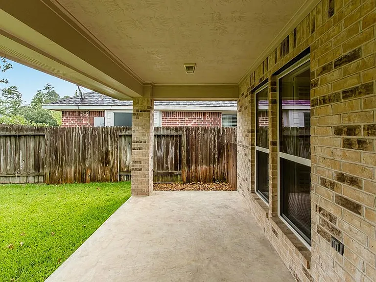 11 Fair Light Ct — Photo 30