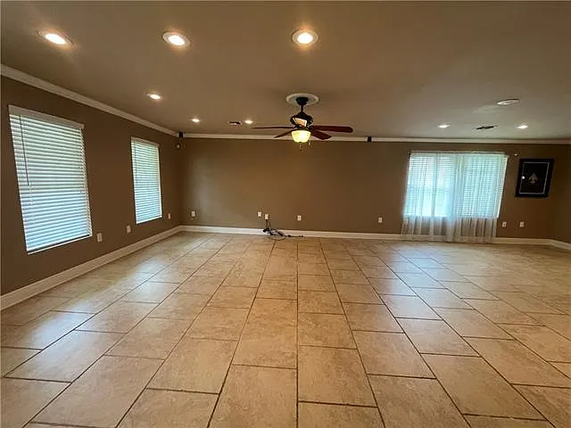 3 bed, 2.0 bath, 1922 sqft, $2,500 — Photo 2