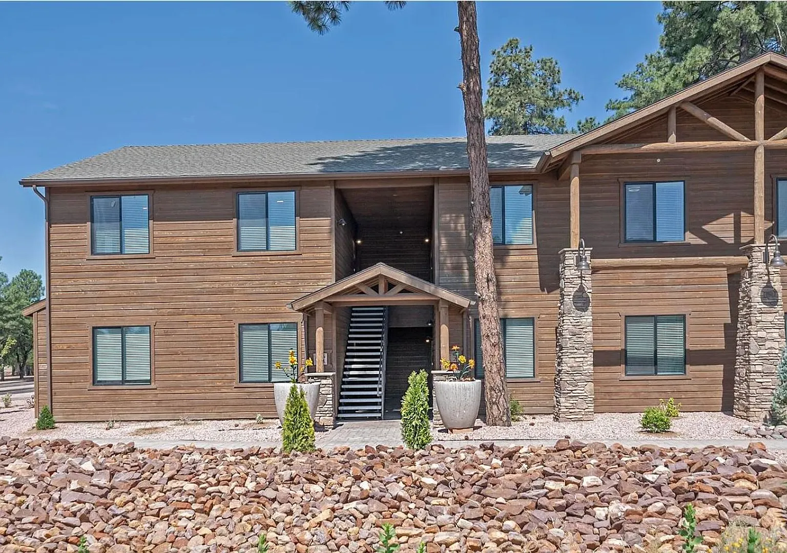 Newer E8 Bison Cove Unit Available — Photo 4