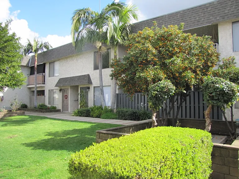 316-356 W. Meda Ave. Glendora CA. 91741 — Photo 7