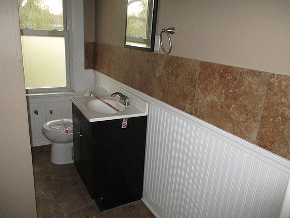 5th image of 1529 Woodburn Ave