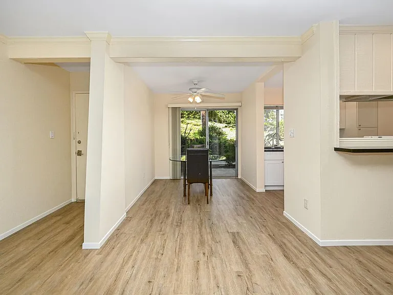 23732 Hillhurst Dr #27 — Photo 8