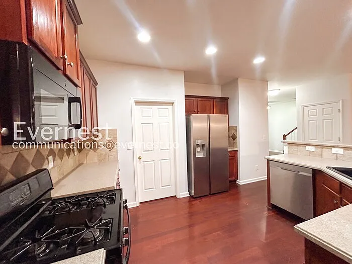 200 Suttles Dr SW — Photo 3