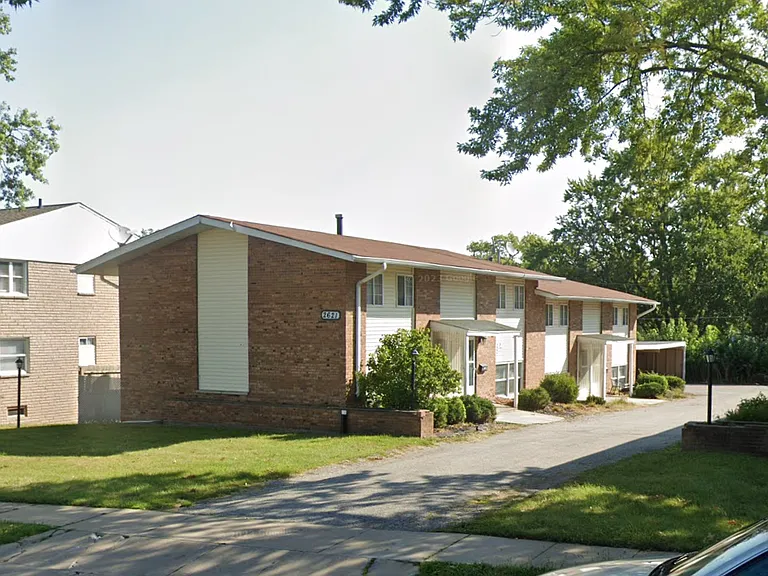 2621 N Pine St #6 — Photo 1