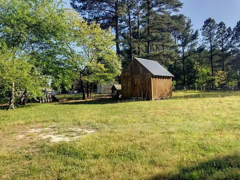 3 bed, 1.5 bath, 1056 sqft, $1,400 — Photo 2