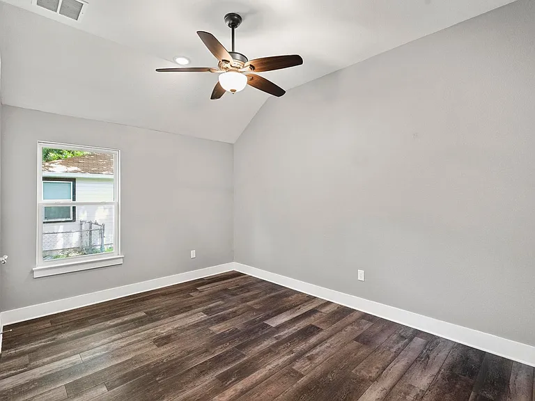 203 E Salty St — Photo 32