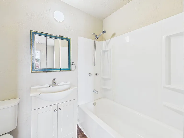 913 S Louisiana St #B — Photo 16