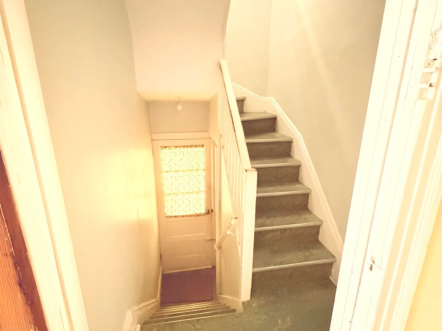 3 bed, 1.0 bath, 1100 sqft, $2,400 — Photo 4