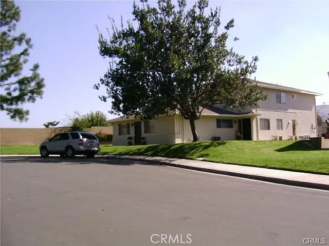 2 bed, 758 sqft, $2,380 — Photo 2