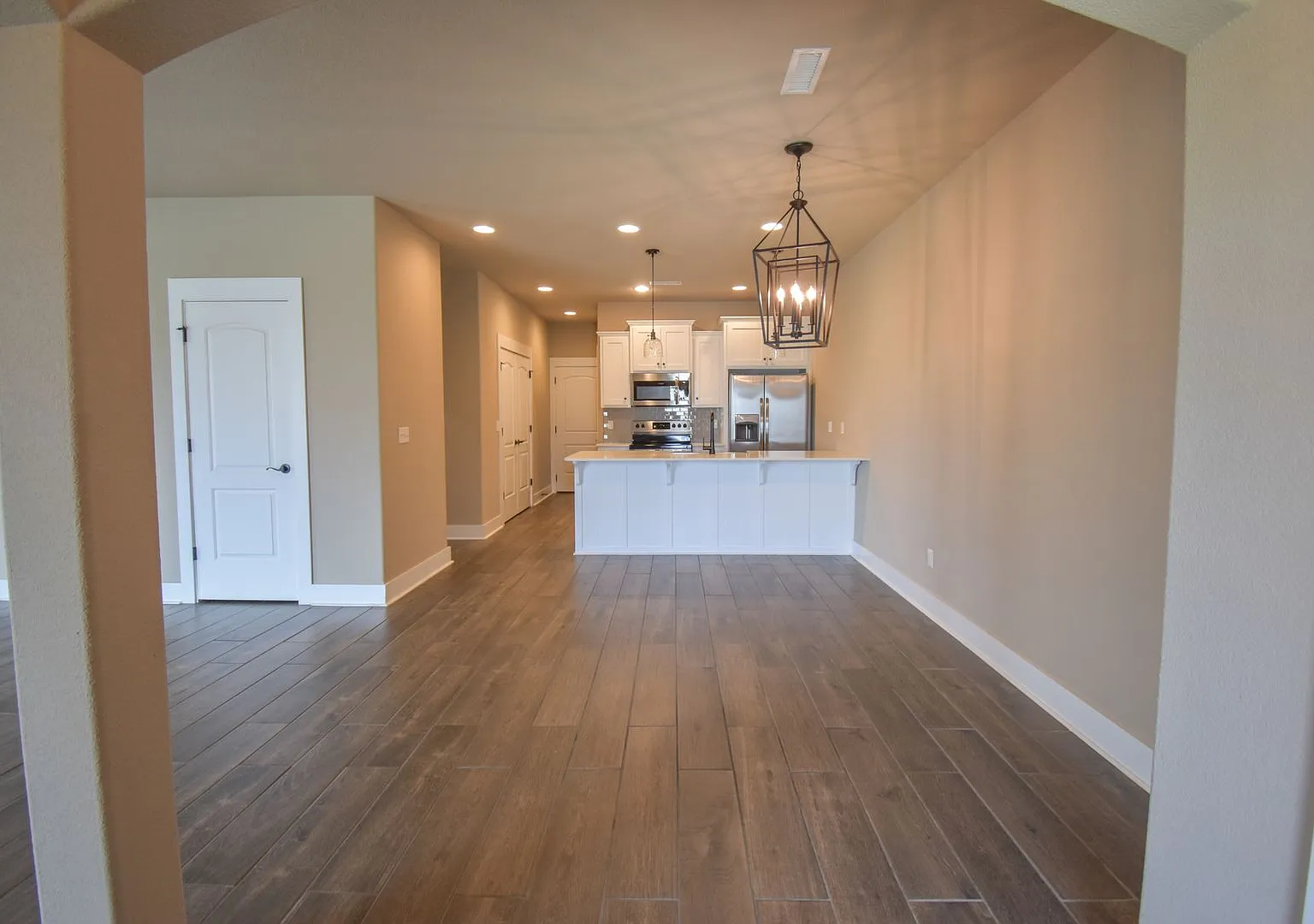 Luxurious 4 Bedroom, 3.5 Bathroom Home In Fayetteville, AR — Photo 3