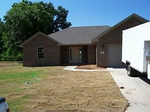 1st image of 370 Thornwood Ln