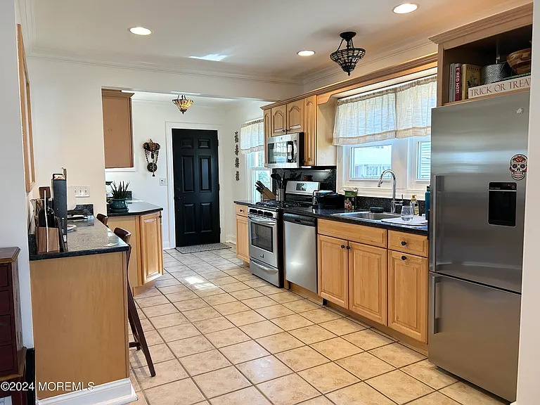 303 Evergreen Ave — Photo 9