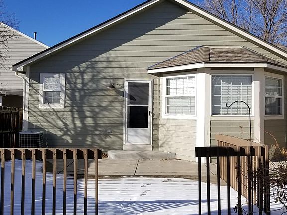 Backyard deck, fenced ryard