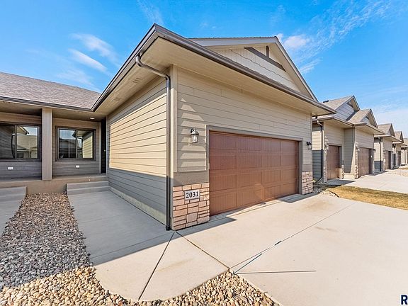 2nd image of 2031 S Sonoma Pl