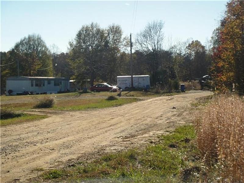 2nd image of 260 Circle Dr