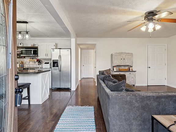 5th image of 208 Paradise Dr