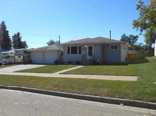 1217 4th St NE, Minot, ND 58703