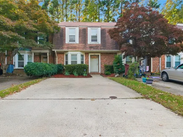 418 Middle Oaks Dr, Chesapeake, VA 23322