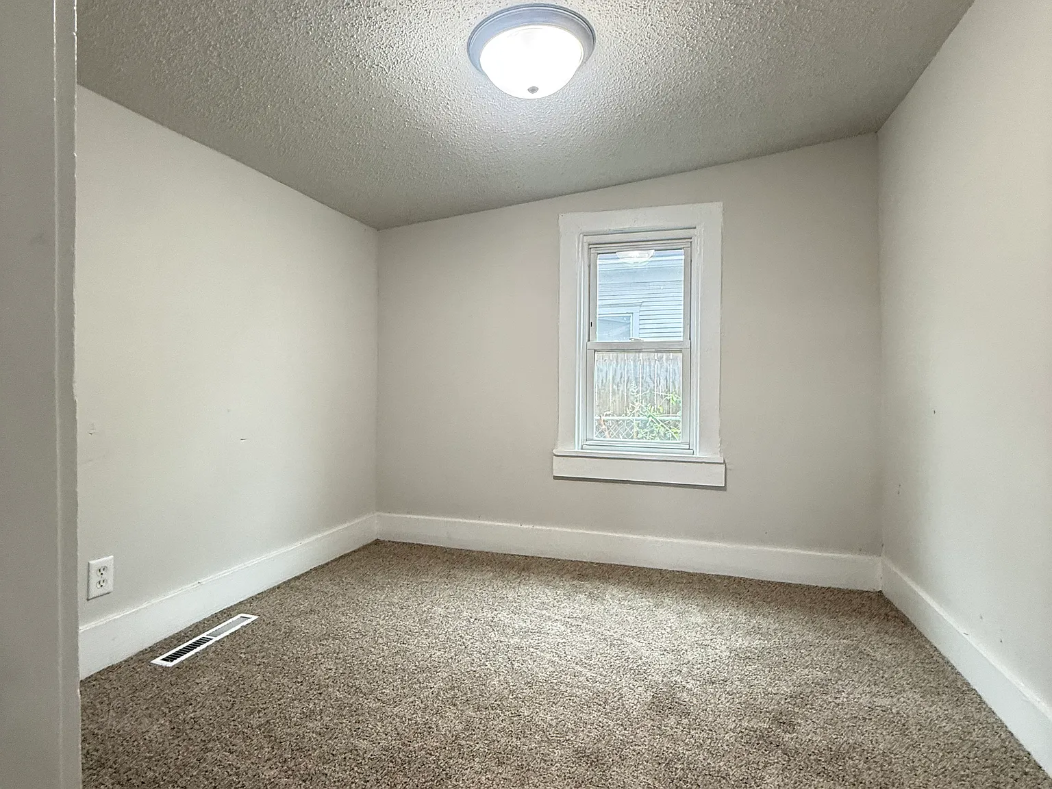 2 bed, 724 sqft, $1,100 — Photo 4