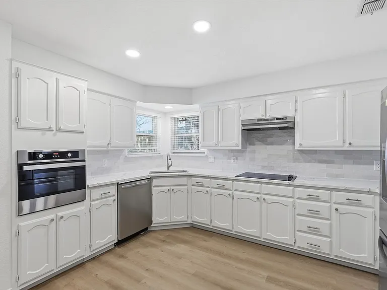 1140 W Hills Ter — Photo 17